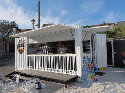 Sinas-Shipping-Container-Beach-Bar-2