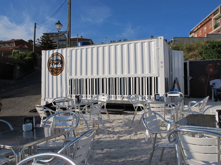 Sinas-Shipping-Container-Beach-Bar-3
