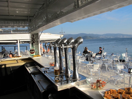 Sinas-Shipping-Container-Beach-Bar-7