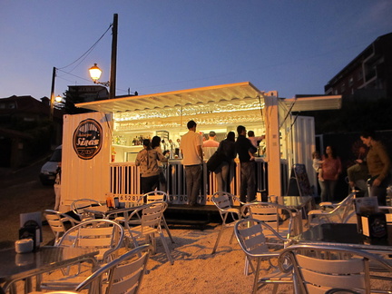 Sinas-Shipping-Container-Beach-Bar-11