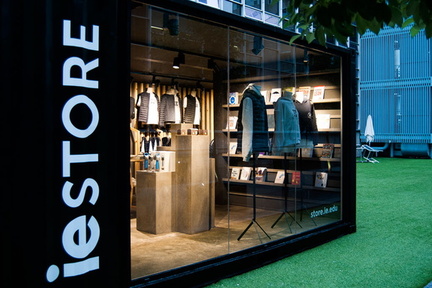 shipping-container-clothing-store-5