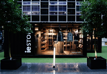 shipping-container-clothing-store-7