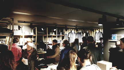 shipping-container-clothing-store-9