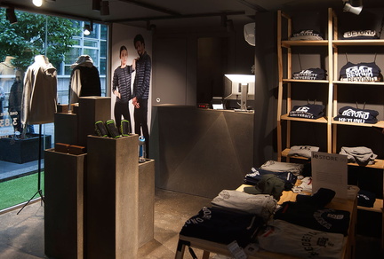 shipping-container-clothing-store-12