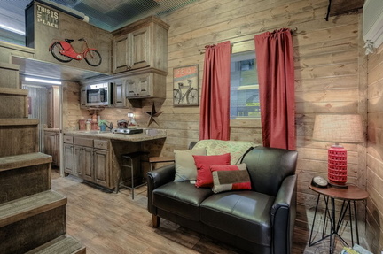 lone-star-shipping-container-home-2