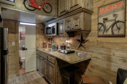 lone-star-shipping-container-home-4