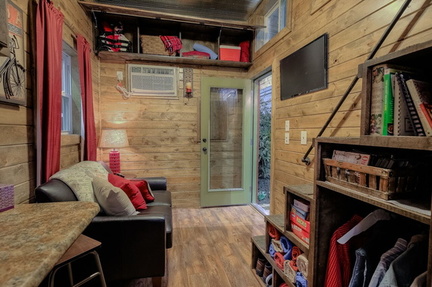 lone-star-shipping-container-home-8